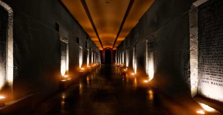 New York: catacombe a lume di candela