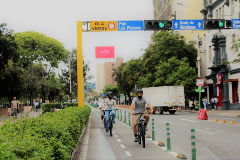 Lima: expérience de vélo de ville en soirée et visite guidée