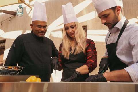 Auténticas clases de cocina emiratí en AlKhayma Heritage HouseClase de cocina con cena