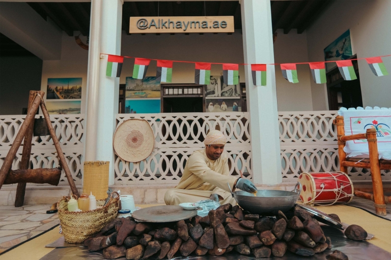 Emirati Authentieke kooklessen bij AlKhayma Heritage HouseOntbijt kookcursus
