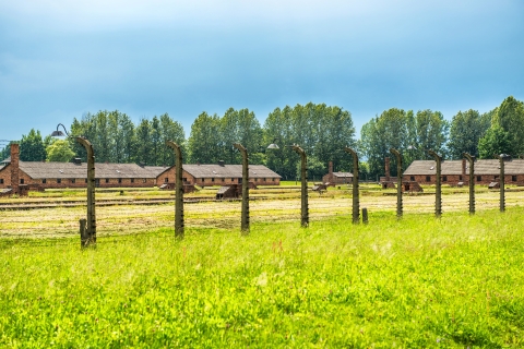 Von Krakau aus: Auschwitz Birkenau Tour mit TransportSelbstgeführte Tour mit Reiseführer auf Polnisch oder Englisch