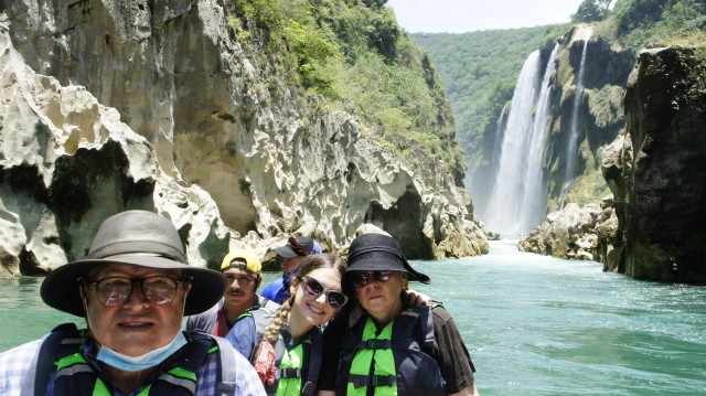 Visit Canoe ride to Tamul waterfall in San Luis Potosí