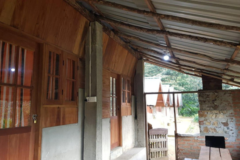 纳克尔斯峰探险和希洛亚村露营 2 日游