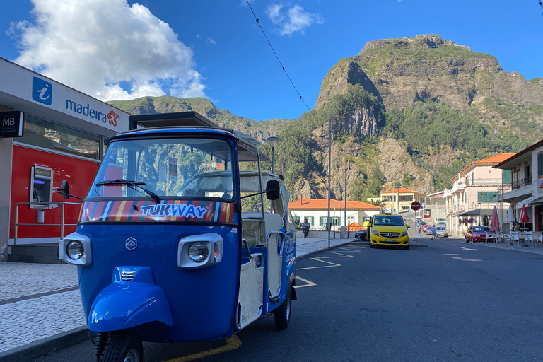 Do Funchal: Passeio de Tuk-Tuk pelo Curral das Freiras na MadeiraDo Funchal: Excursão turística de Tuk-Tuk pelo Vale das Freiras da Madeira