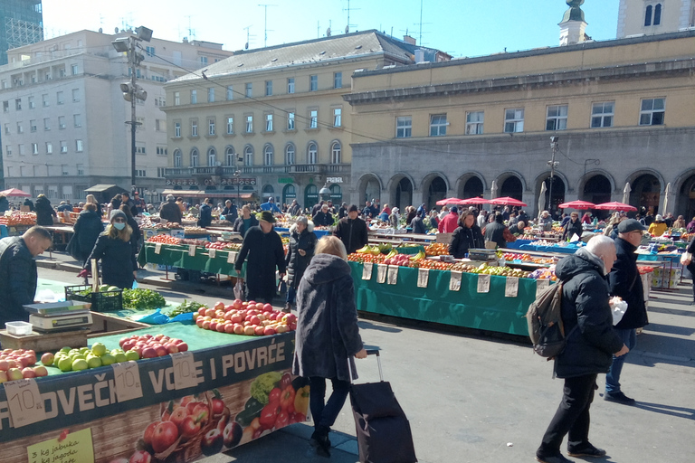 Zagabria: Tour storico privato guidato a piedi da una guida localeZagabria: tour storico privato a piedi con una guida locale