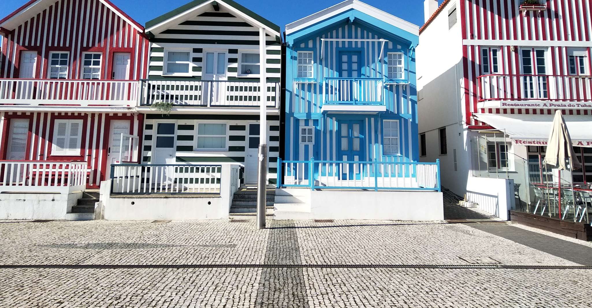 Van Aveiro, Barra Beach Lighthouse & Costa Nova Guided Tour - Housity