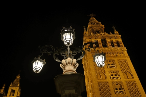 Sevilla: Recorrido a pie paranormal en españolTour compartido en español