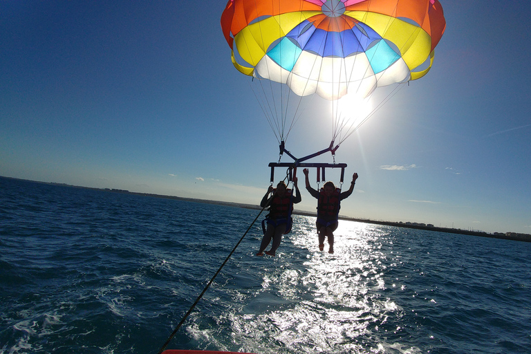 Alicante: rejs statkiem i parasailing z napojem