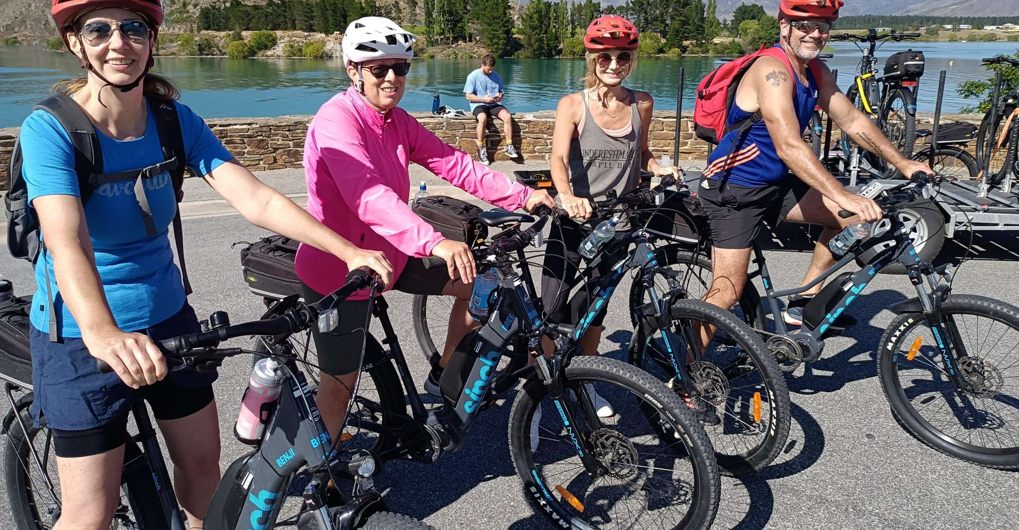Lake Dunstan Trail - Bike/Ebike Hire & Return Luxury Shuttle - Housity