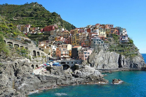 Esclusivo tour di un giorno delle Cinque Terre in traghetto con sosta a Pisa