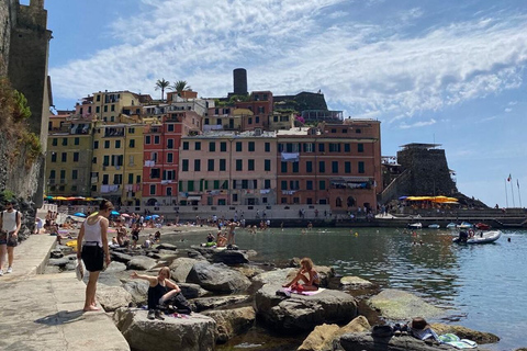 Exklusiv Cinque Terre dagstur med färja med stopp i Pisa