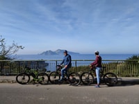 Sorrento, Backroads E-Bike Tour avec dégustation de limoncello - Housity