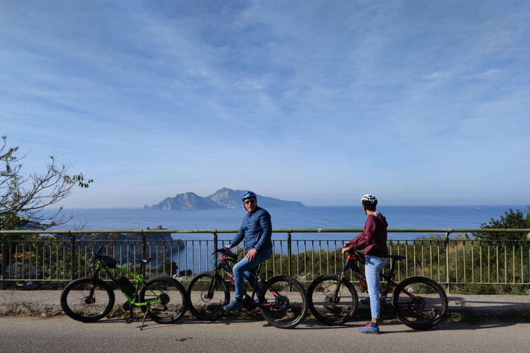 Sorrento: Passeio de E-Bike pelas estradas secundárias com degustação de LimoncelloSorrento: Backroads E-Bike Tour com degustação de Limoncello