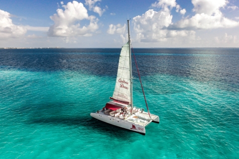 Cancún: Isla Mujeres Catamarán y City Tour con almuerzo y bebidas