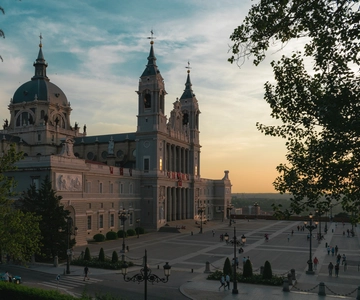 Madrid: Sunset Walking Tour with Optional Flamenco Show