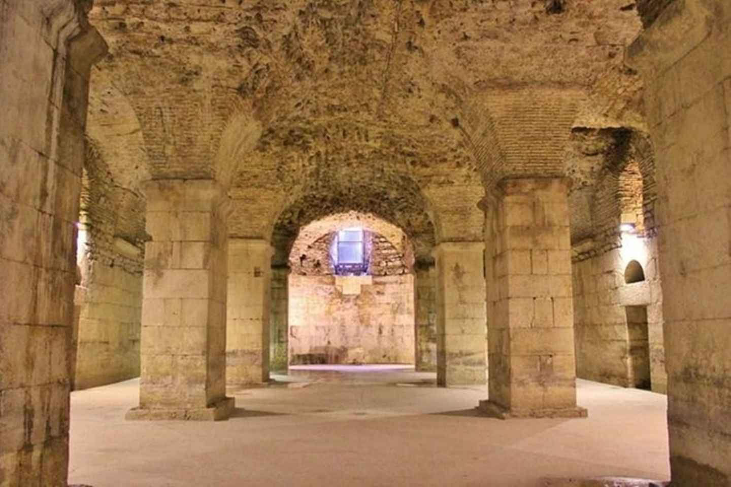 Private Split & Trogir Wine Tasting & Vineyard with Sea View