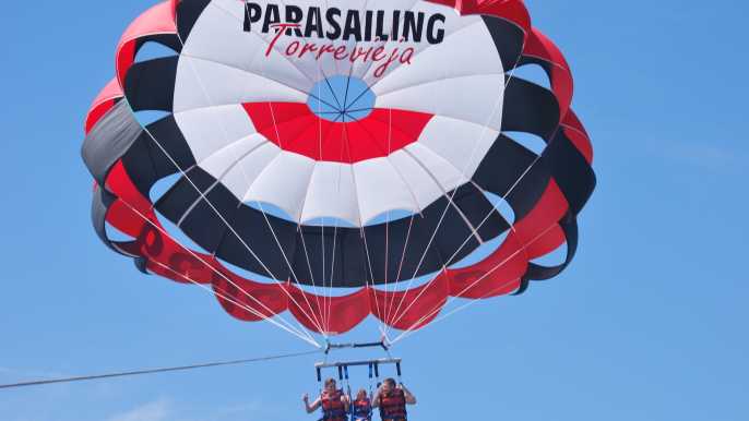 Torrevieja: experiencia en parasailing