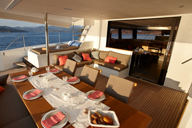 Santorini: Luxurious Catamaran Cruise with Meal & Open Bar Morning Cruise