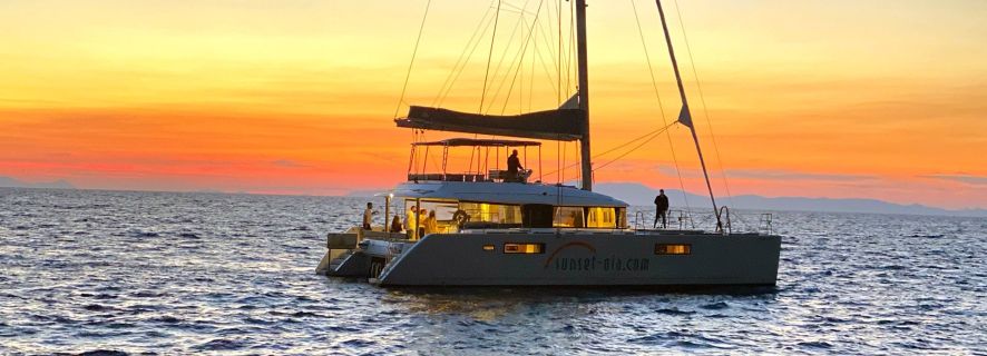 Santorini: Luxurious Catamaran Cruise with Meal & Open Bar