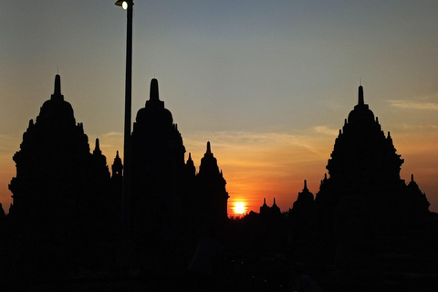 TRAMONTO DI PRAMBANAN