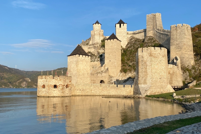 Van Belgrado: fort Golubac en Lepenski Vir TourGedeelde rondleiding