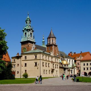 Krakow: Wawel Hill Guided Tour with Wine and Tapas