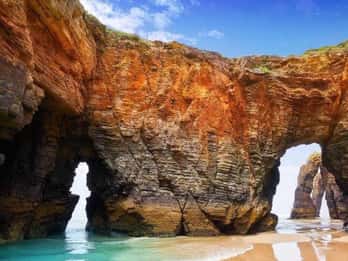 From A Coruna: Guided Day Trip to Lugo & As Catedrais Beach