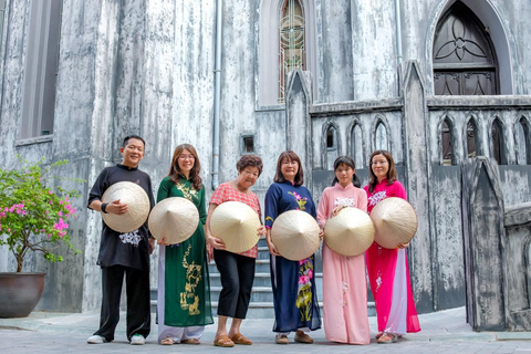 Hanoi: Traditional Ao Dai Dress and Non La Hat Rental Standard Option