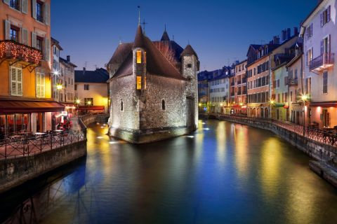 Annecy: City Highlights Self-Guided Scavenger Hunt & Tour