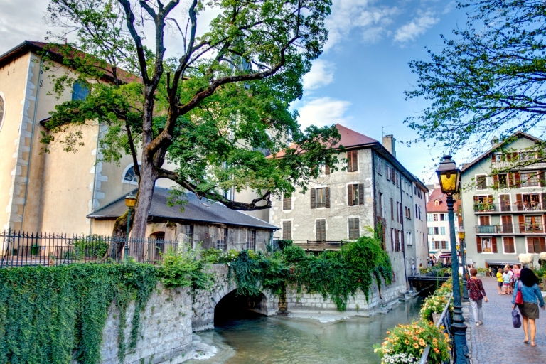 Annecy: Lo más destacado de la ciudad Búsqueda del tesoro y visita autoguiadasAnnecy: Búsqueda del tesoro autoguiada y visita a pie por la ciudad