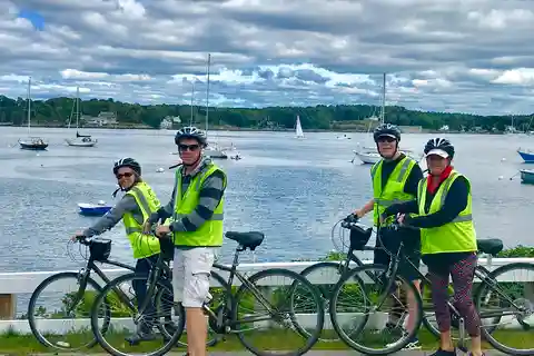 Udforsk øerne og havnen guidet tur på cykel 2-2,5 timer.