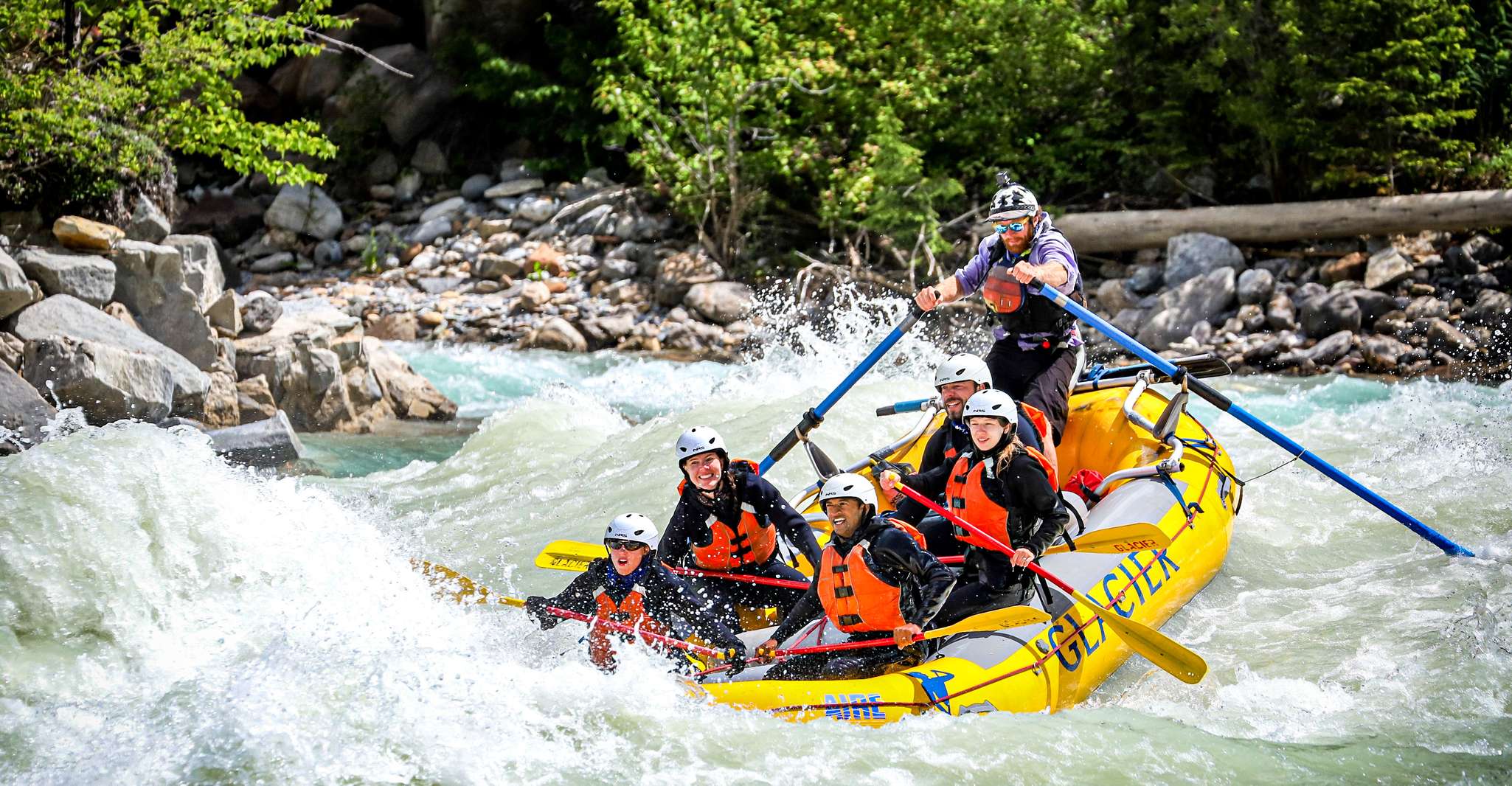 Golden, BC, Kicking Caballo Río Medio Día Whitewater Rafting - Hizvo