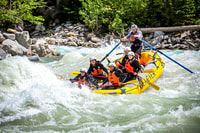 Golden, BC, Kicking Caballo Río Medio Día Whitewater Rafting - Hizvo
