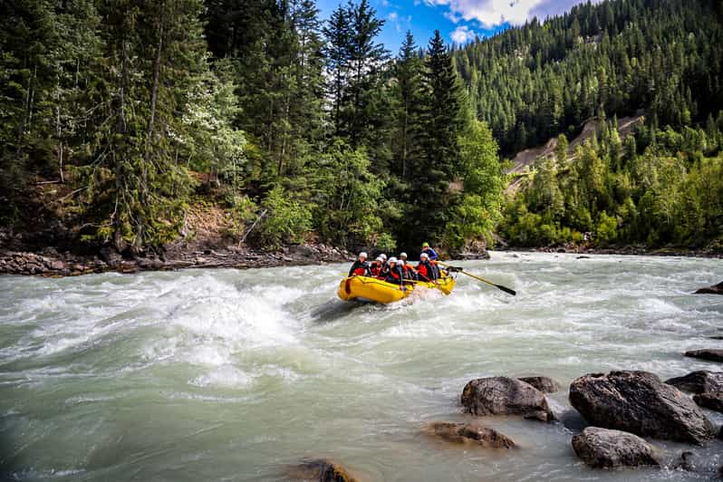 Golden, ColombieBritannique expérience de radeau en eau vive sur la