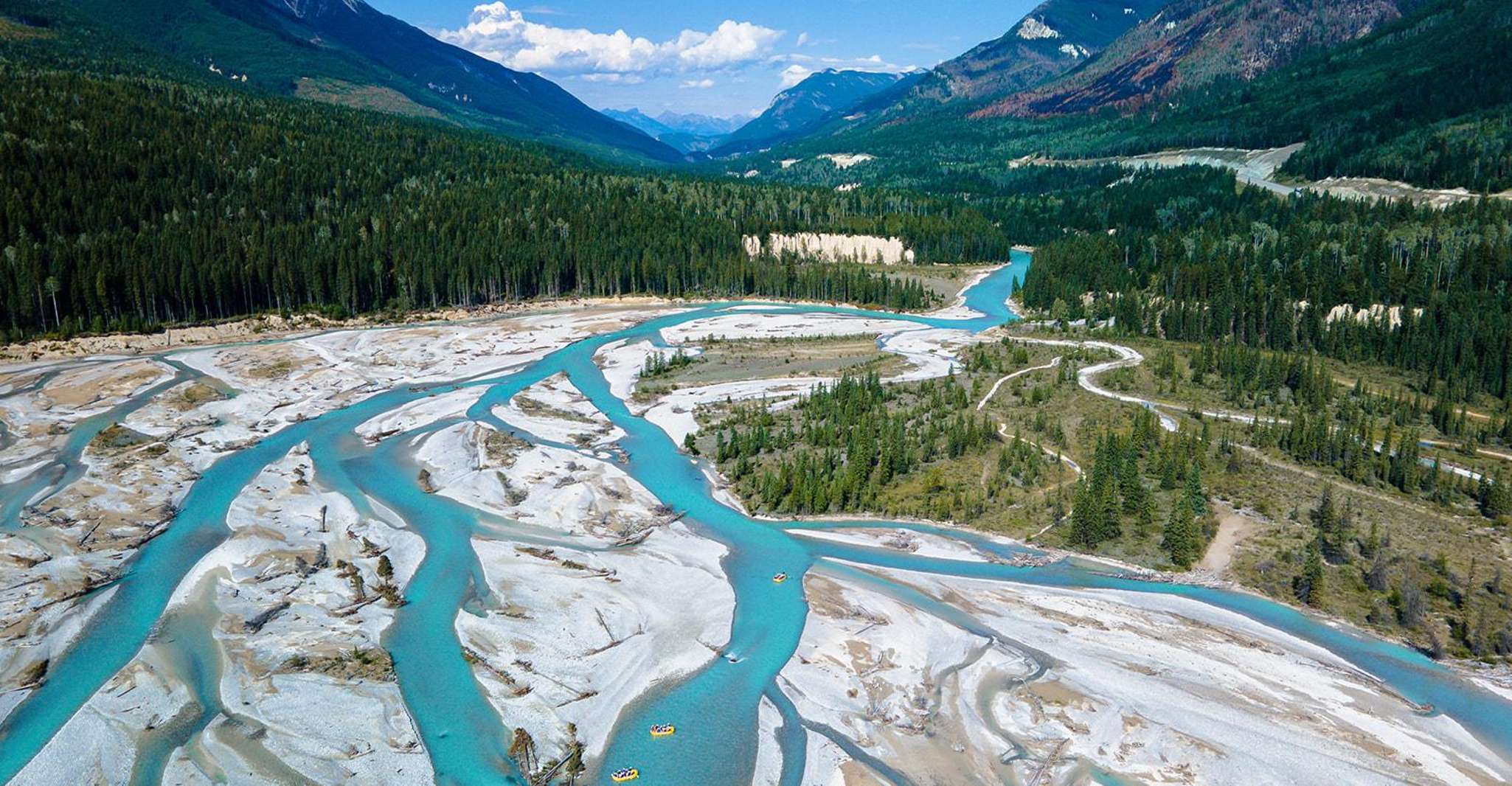 Golden, BC, Kicking Horse River Family Rafting con almuerzo - Hizvo