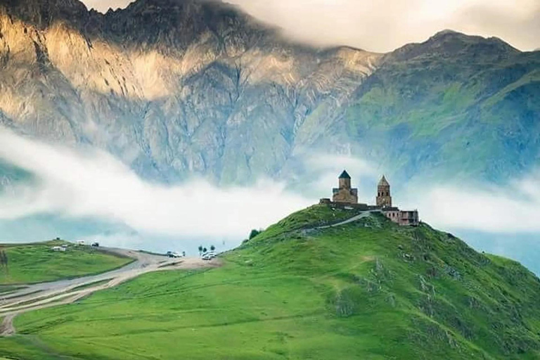Tbilisi: Kazbegi, Gudauri, Gergeti & Ananuri Day Tour