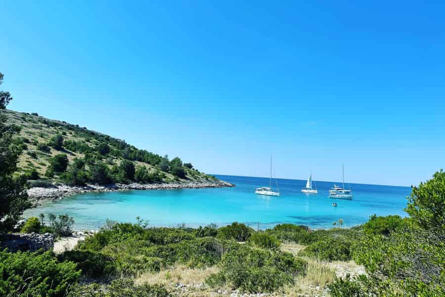 4 Juwelen von Zadar, Dugi otok, versunkenes Schiff, Tunnel – Halbtagesausflug. Foto: GetYourGuide 4 Juwelen von Zadar, Dugi otok, versunkenes Schiff, Tunnel – Halbtagesausflug. Foto: GetYourGuide