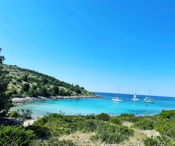4 Joias de Zadar, Dugi otok, navio naufragado, túnel - Meio dia