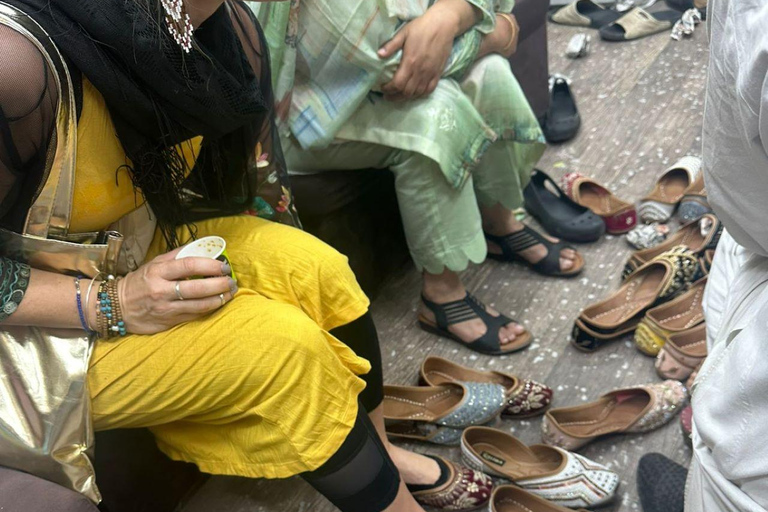 Wedding Wear & Bollywood Glam Shopping Tour (Women-Led Tour) Wedding Wear & Bollywood Glam Shopping Tour (Half-Day Tour)