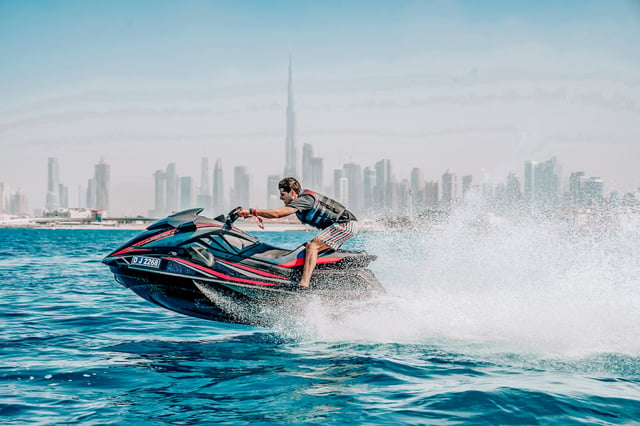 Dubai: Excursión en moto acuática con vistas al Hotel Atlantis y al Burj al Arab