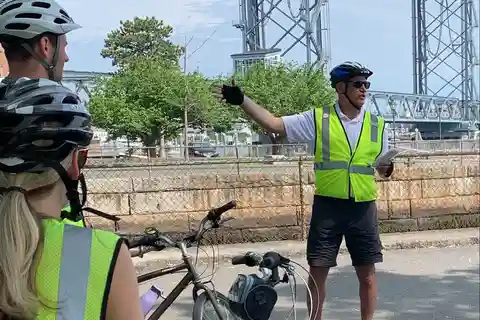 Explore the Islands & Harbor Guided Bike Tour 2-2.5 Hrs.