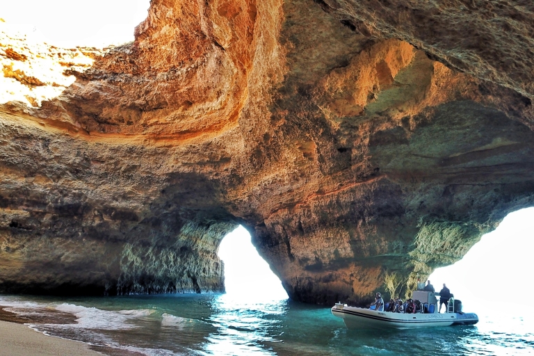 Albufeira: Cueva de Benagil y Crucero turístico en barco con delfinesAlbufeira: crucero, avistamiento de delfines y cueva Benagil