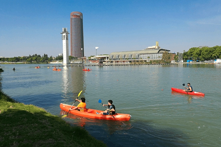 Sevilla: tour de 2 horas en kayak por el río GuadalquivirTour en grupo