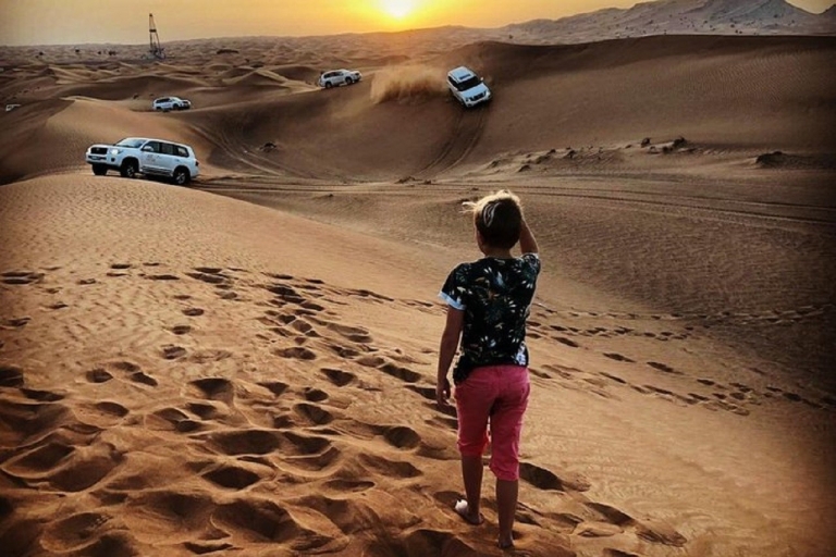 Dubaï : quad en soirée dans les dunes rouges, explosion des dunes avec barbecueRed Dune Desert Safari Quad Bike et Tente Privée