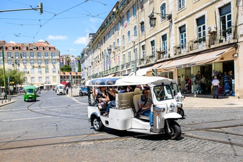 Porto: Private Tuk-Tuk-Tour, Flusskreuzfahrt und Weinverkostung