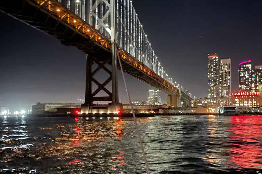 San Francisco: Die Lichter der Stadt segeln unter dem Vollmond