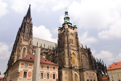 Praga: Castelo de Praga, Bairro Judeu, Entrada da Torre do Relógio