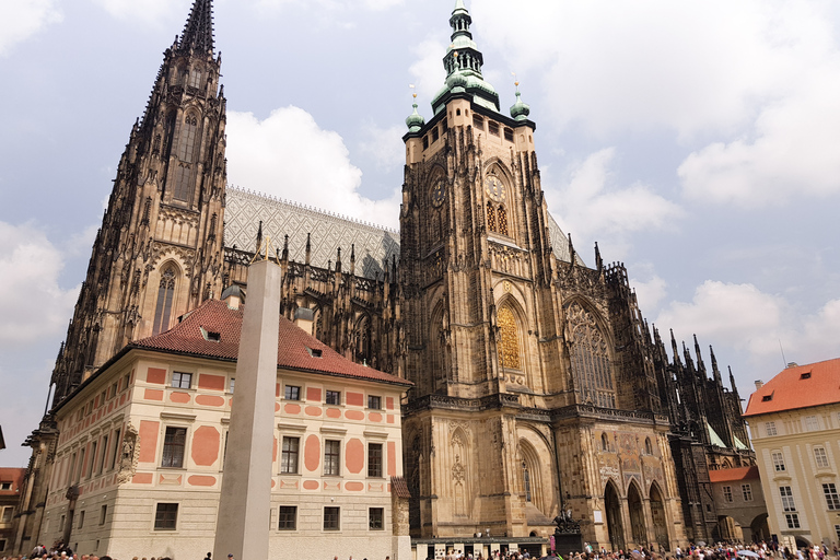 Praga: Castillo de Praga, Barrio Judío, Entrada a la Torre del Reloj