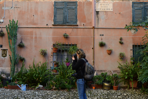 Genoa: Secret Corners Photography Tour and Traditional Snack