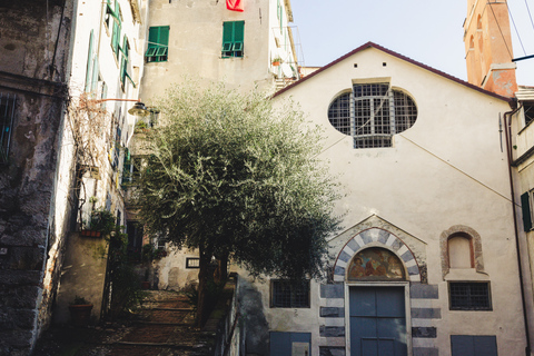 Genoa: Secret Corners Photography Tour and Traditional Snack